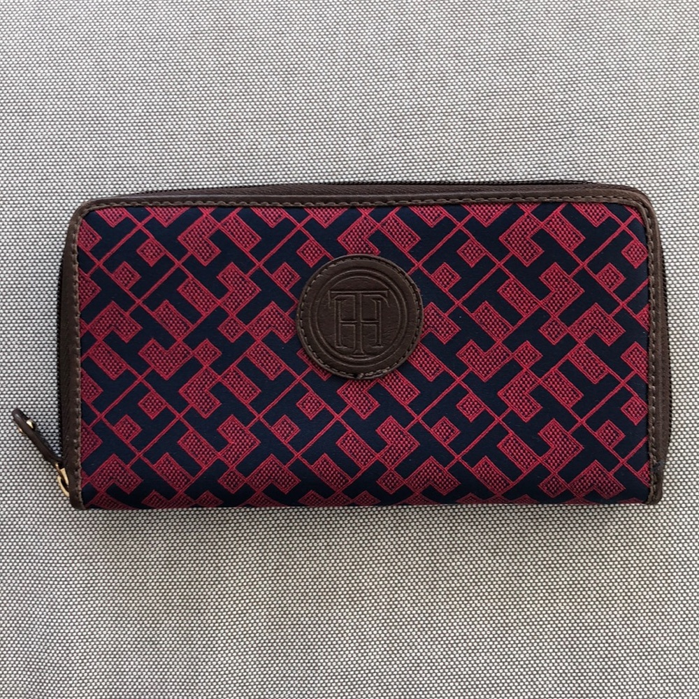 [NWOT] Tommy Hilfiger Zip Wallet